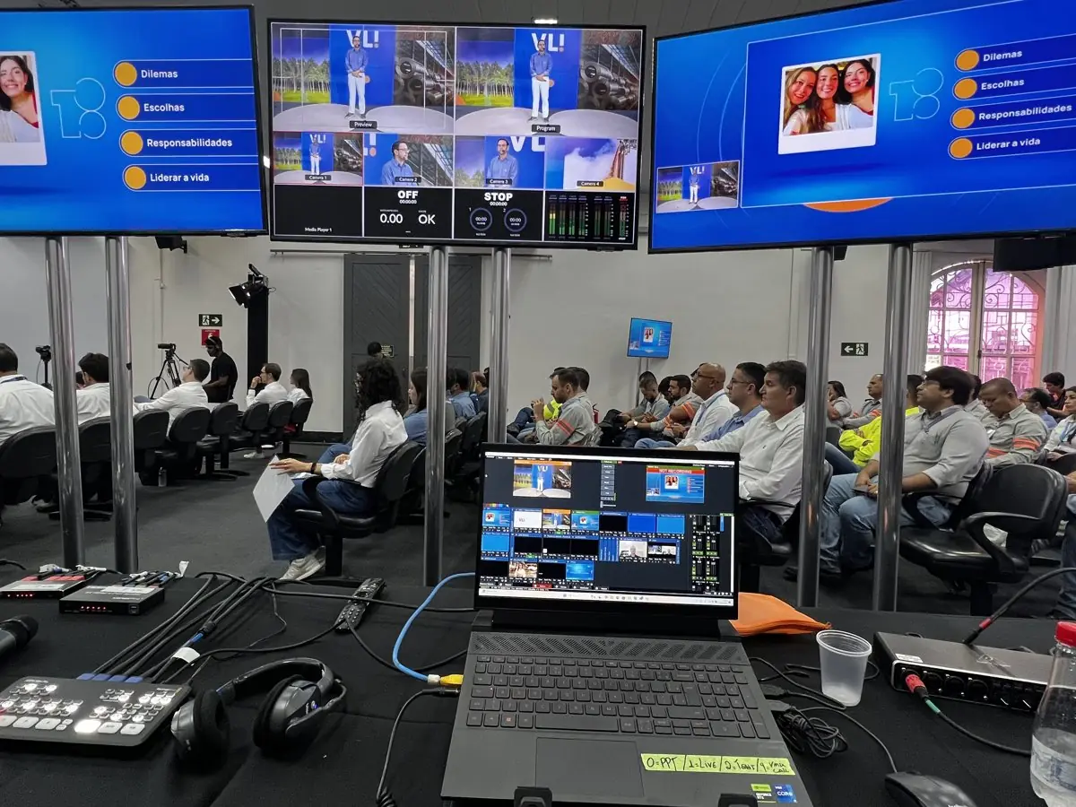 Switcher e multiview de transmissão ao vivo montados pela DHL Produções em evento corporativo em BH