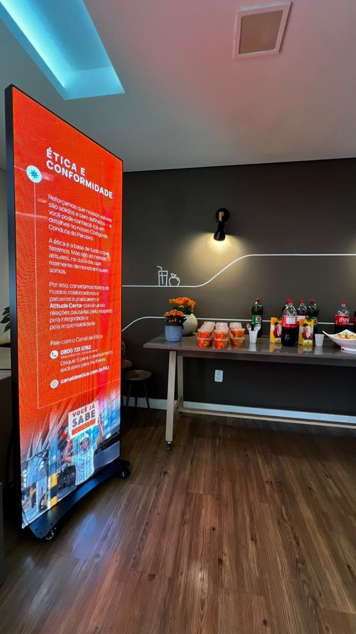 Totem interativo touch screen em feira em Belo Horizonte